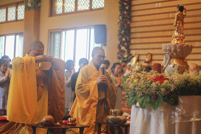 Lễ Tắm Phật tại chùa Cham Jeoun Uri - Hàn Quốc