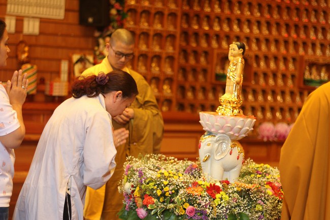 Lễ Tắm Phật tại chùa Cham Jeoun Uri - Hàn Quốc