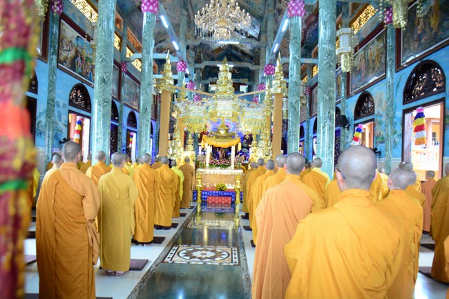 Hoang Phap Monks Joining the Monastic Confession