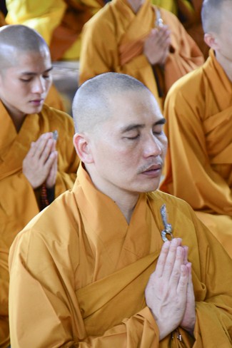 Hoang Phap Monks Joining the Monastic Confession