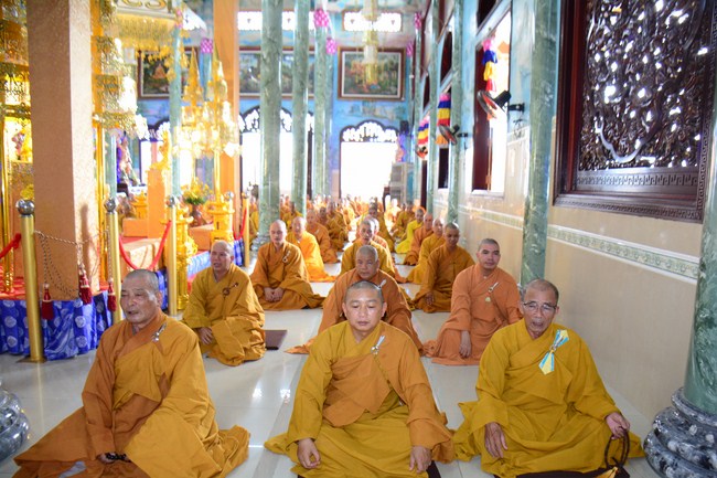 Hoang Phap Monks Joining the Monastic Confession