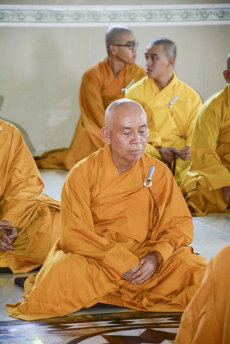 Hoang Phap Monks Joining the Monastic Confession
