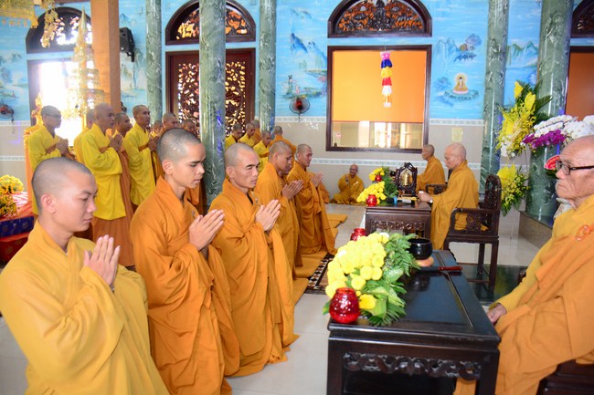 Hoang Phap Monks Joining the Monastic Confession
