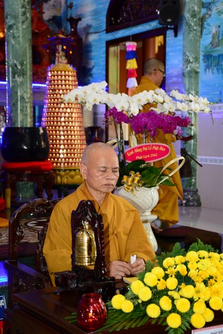 Hoang Phap Monks Joining the Monastic Confession
