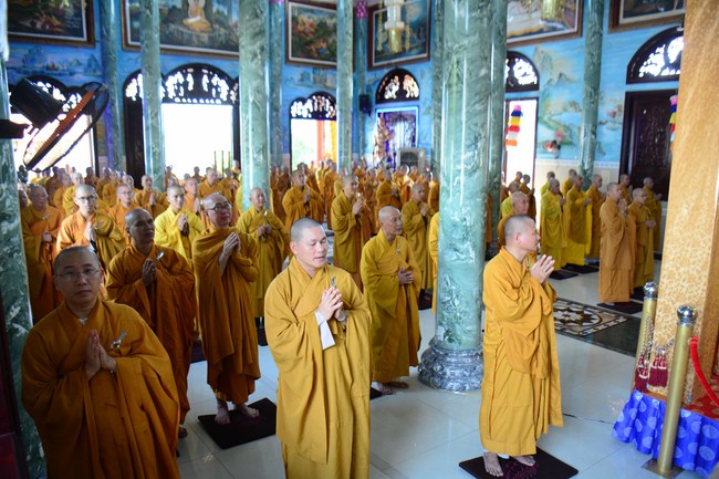 Hoang Phap Monks Joining the Monastic Confession