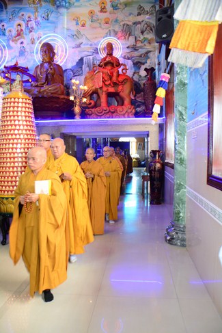 Hoang Phap Monks Joining the Monastic Confession