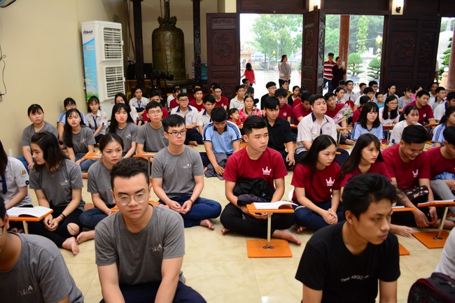 Nguyen Van Cu’s High-school-student prayed before the final exam