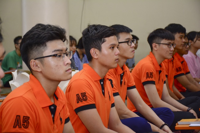 Nguyen Van Cu’s High-school-student prayed before the final exam