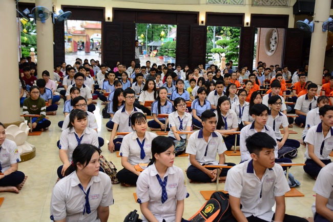 Nguyen Van Cu’s High-school-student prayed before the final exam