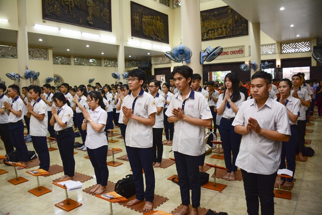 Nguyen Van Cu’s High-school-student prayed before the final exam