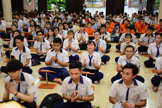 Nguyen Van Cu’s High-school-student prayed before the final exam