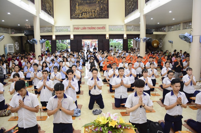 Nguyen Van Cu’s High-school-student prayed before the final exam