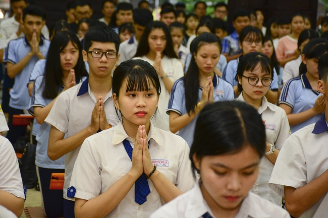 Nguyen Van Cu’s High-school-student prayed before the final exam
