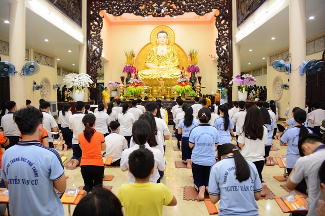 Nguyen Van Cu’s High-school-student prayed before the final exam