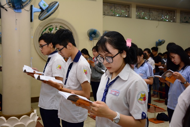 Nguyen Van Cu’s High-school-student prayed before the final exam