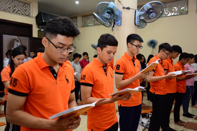 Nguyen Van Cu’s High-school-student prayed before the final exam