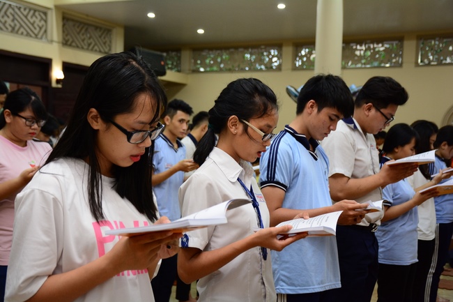 Nguyen Van Cu’s High-school-student prayed before the final exam