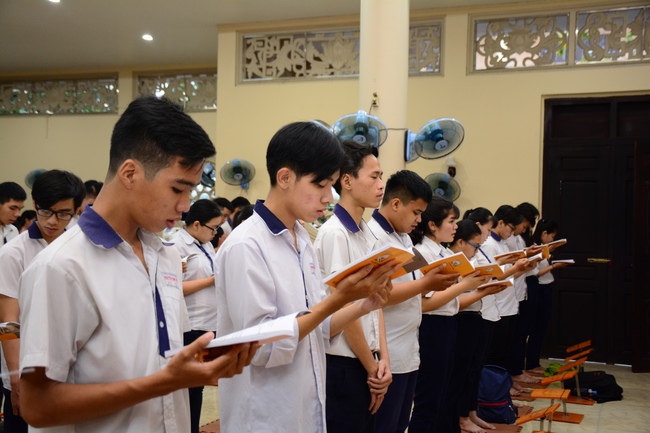 Nguyen Van Cu’s High-school-student prayed before the final exam