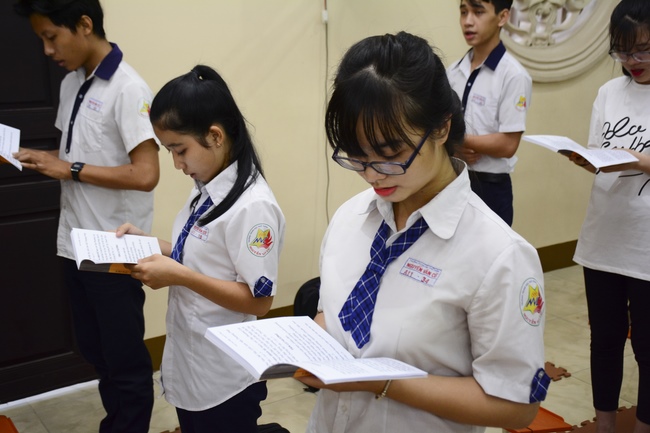 Nguyen Van Cu’s High-school-student prayed before the final exam