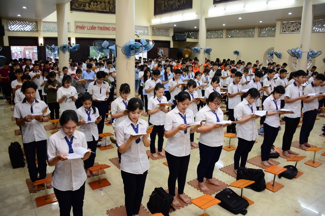 Nguyen Van Cu’s High-school-student prayed before the final exam