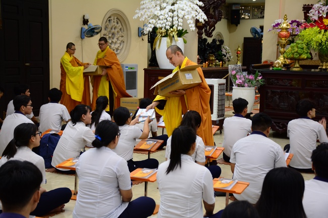 Nguyen Van Cu’s High-school-student prayed before the final exam