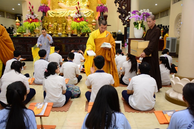Nguyen Van Cu’s High-school-student prayed before the final exam