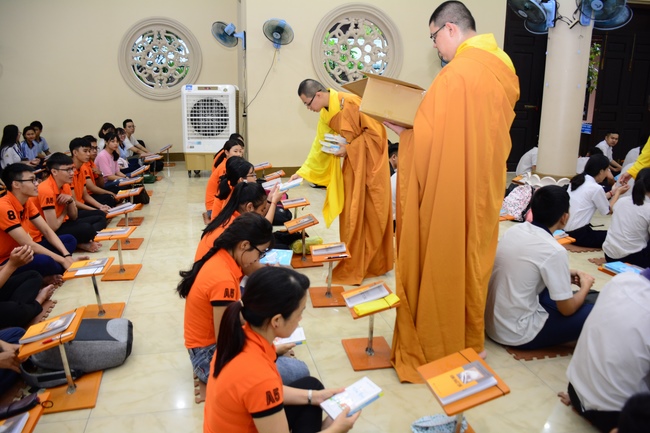Nguyen Van Cu’s High-school-student prayed before the final exam