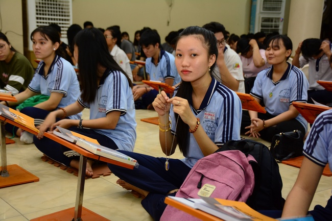 Nguyen Van Cu’s High-school-student prayed before the final exam