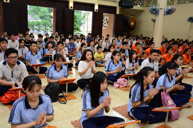 Nguyen Van Cu’s High-school-student prayed before the final exam