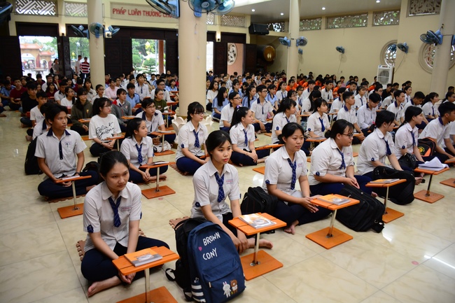 Nguyen Van Cu’s High-school-student prayed before the final exam