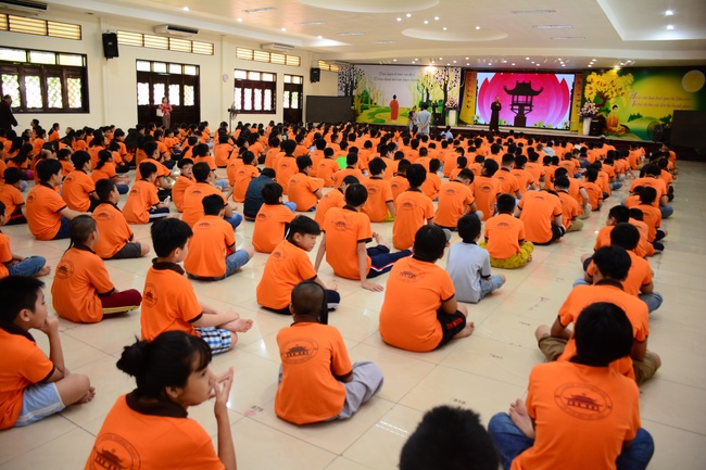 Buổi nói chuyện với các em thiếu nhi lớp học hè