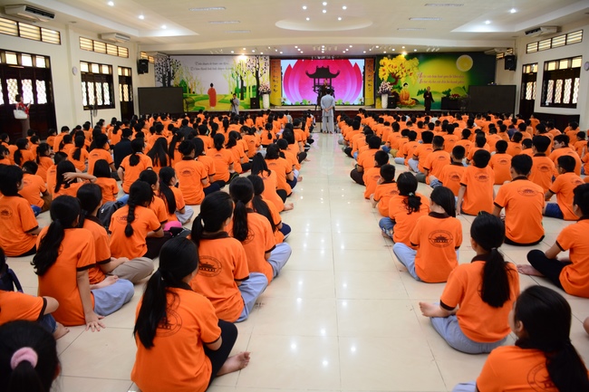 Buổi nói chuyện với các em thiếu nhi lớp học hè