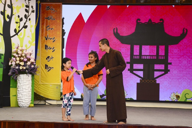 Buổi nói chuyện với các em thiếu nhi lớp học hè