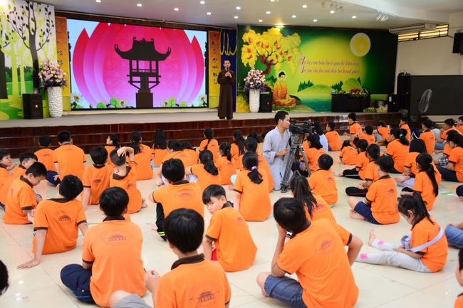 Buổi nói chuyện với các em thiếu nhi lớp học hè