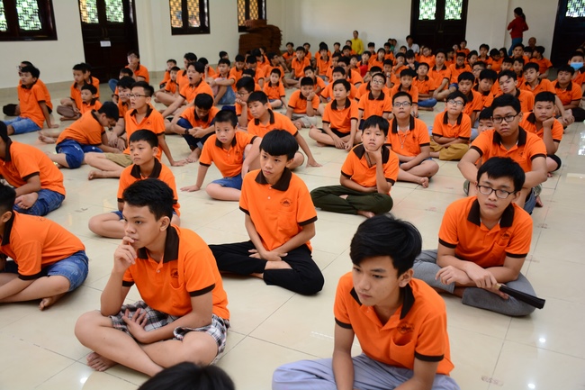 Buổi nói chuyện với các em thiếu nhi lớp học hè