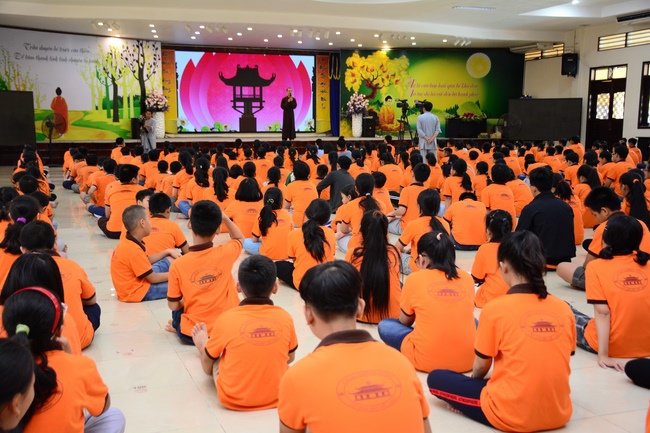 Buổi nói chuyện với các em thiếu nhi lớp học hè