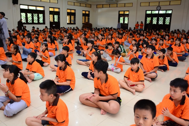 Buổi nói chuyện với các em thiếu nhi lớp học hè