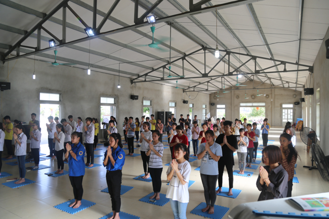 Praying before Examination at Dong Cao Pagoda – Thanh Hoa
