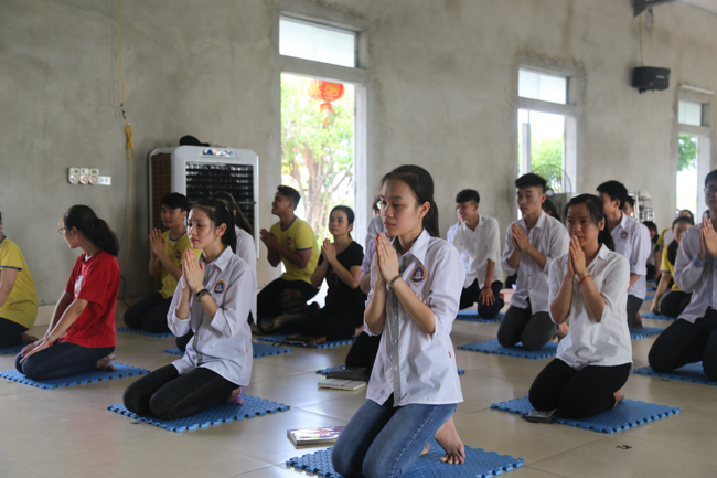 Praying before Examination at Dong Cao Pagoda – Thanh Hoa