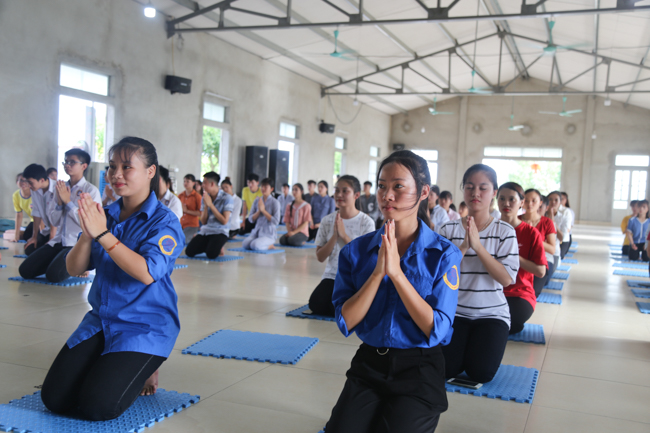 Praying before Examination at Dong Cao Pagoda – Thanh Hoa