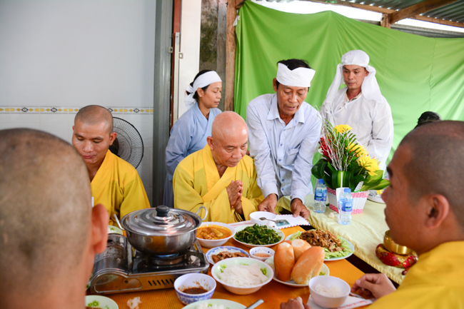Releasing creatures in An Giang