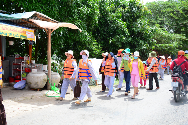 Releasing creatures in An Giang