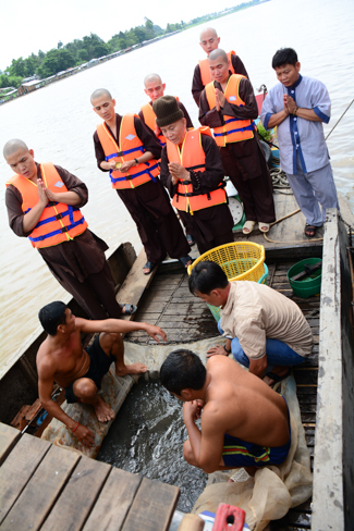 Releasing creatures in An Giang
