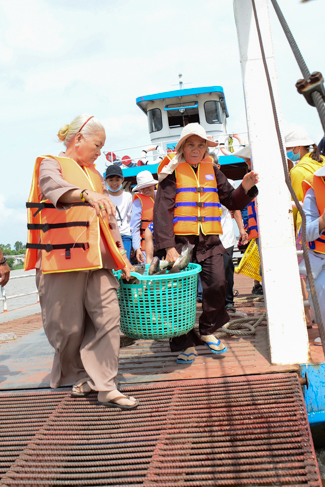 Releasing creatures in An Giang