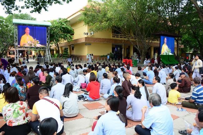 Tu niệm Phật một ngày