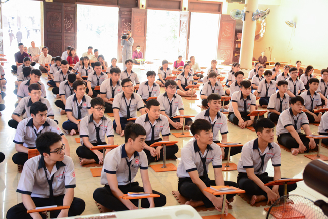 Humanity’s High-School-Student Prayed Before The Final Exam