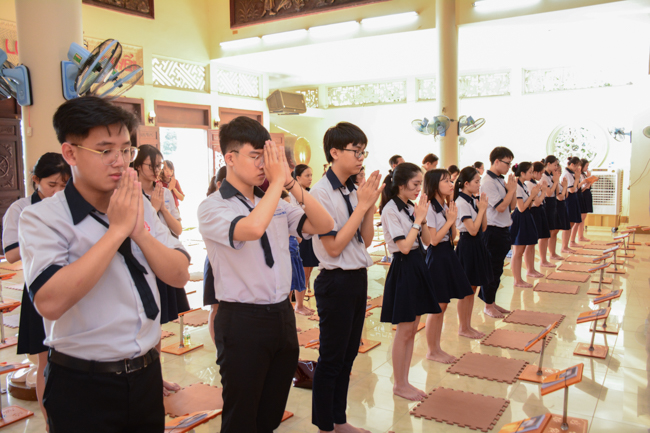 Humanity’s High-School-Student Prayed Before The Final Exam
