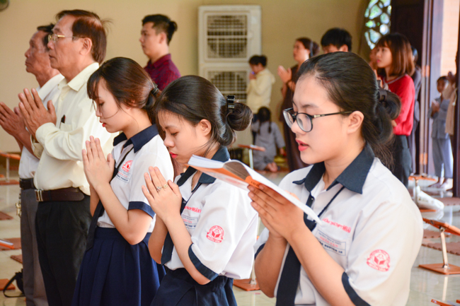 Humanity’s High-School-Student Prayed Before The Final Exam