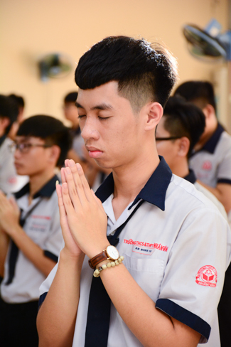 Humanity’s High-School-Student Prayed Before The Final Exam