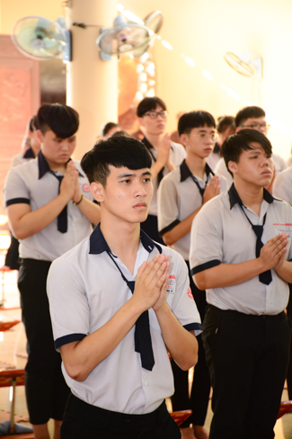 Humanity’s High-School-Student Prayed Before The Final Exam